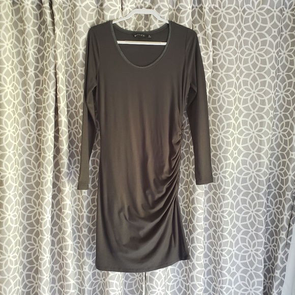 Athleta Dresses & Skirts - Athleta Ruched Long Sleeved Dress
